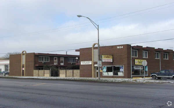 Building Photo - 7834 W 95th St
