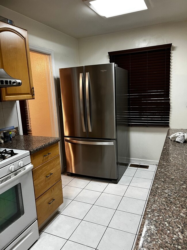 Building Photo - 285 Bartlett Ave