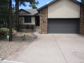 Building Photo - 820 E Pine Ln