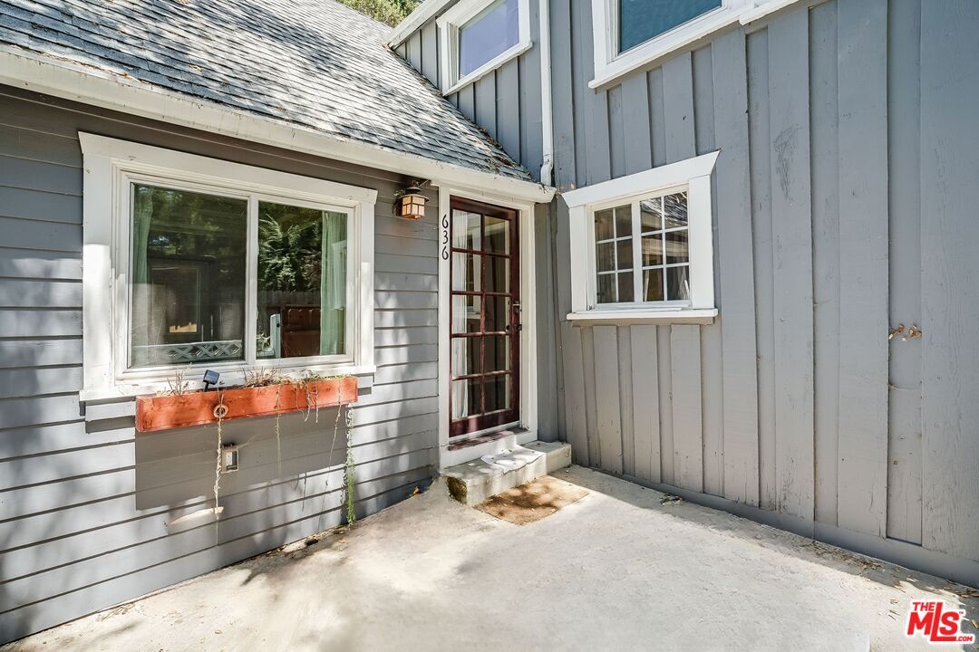 Primary Photo - 636 N Topanga Canyon Blvd