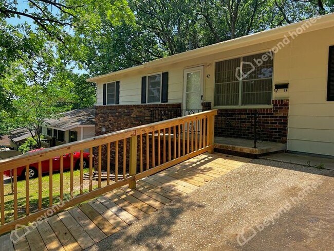 Foto del edificio - Beautiful and Modern 3 BD 1 BA with 1,196 ...