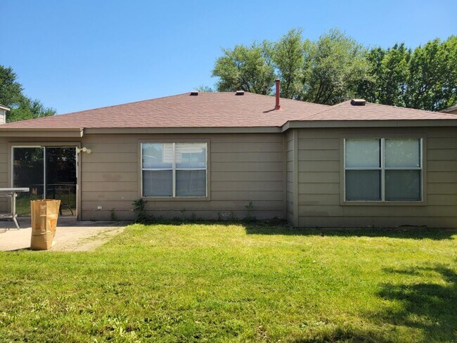 Foto del edificio - 1004 Wintercreek Dr