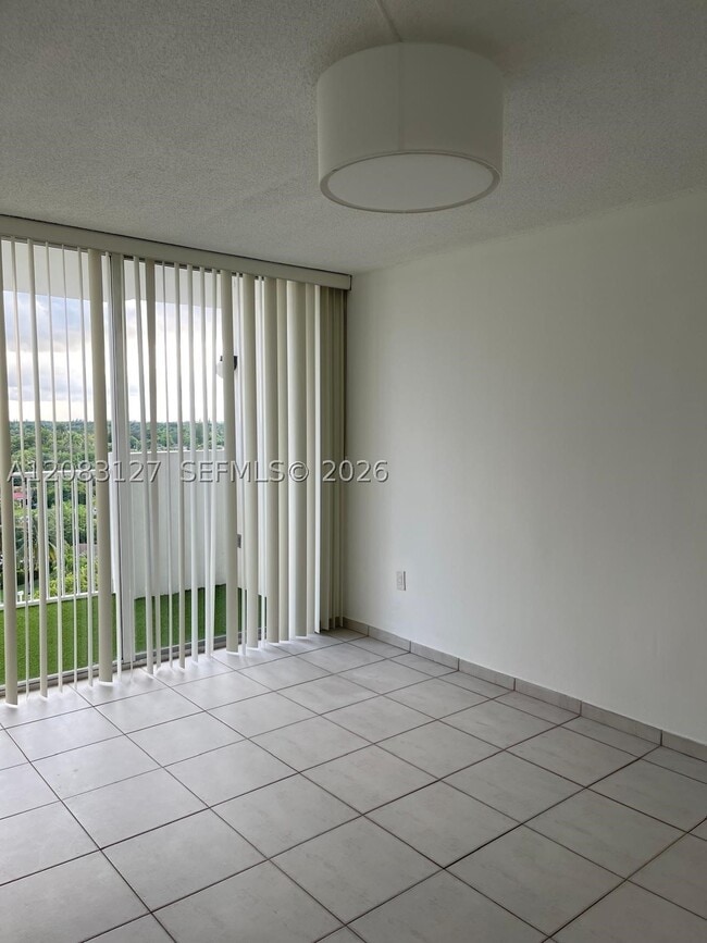 Building Photo - 1200 NE Miami Gardens Dr