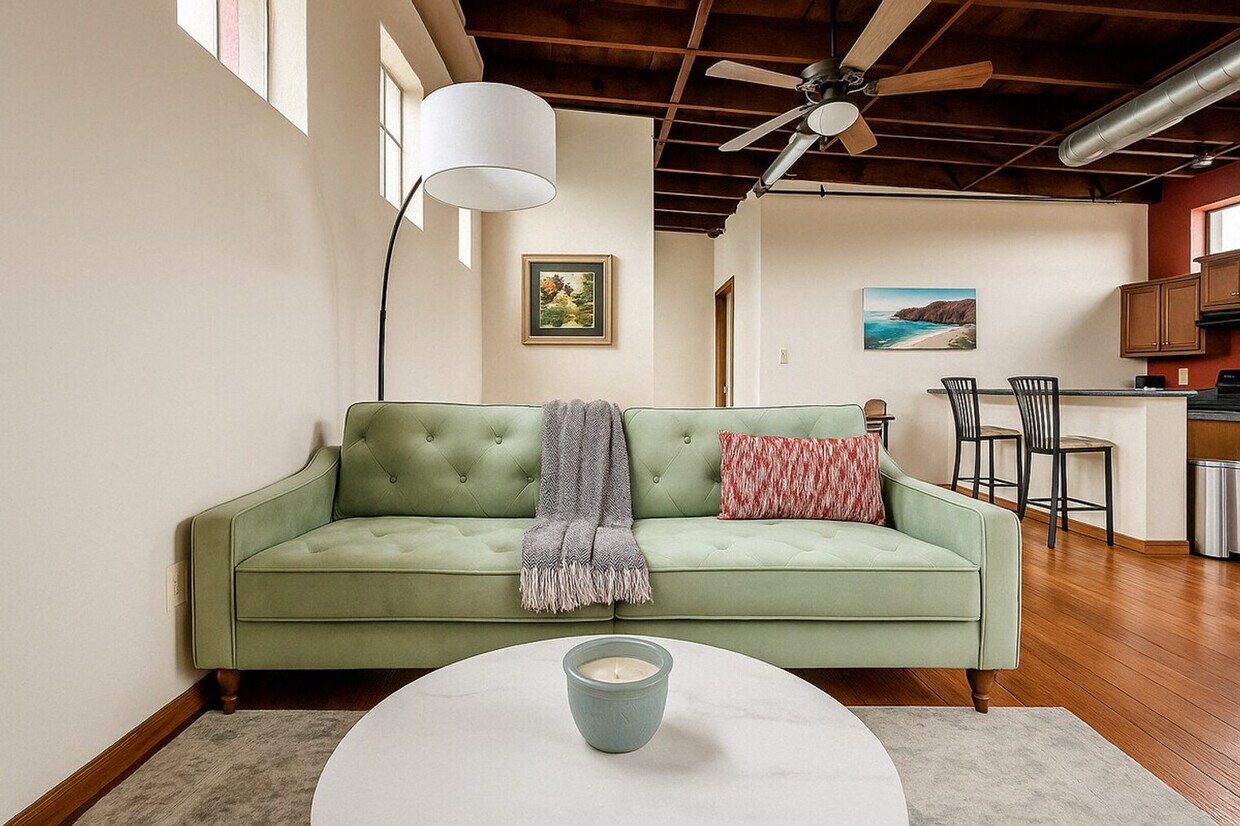 Foto principal - 606 N Robberson Ave