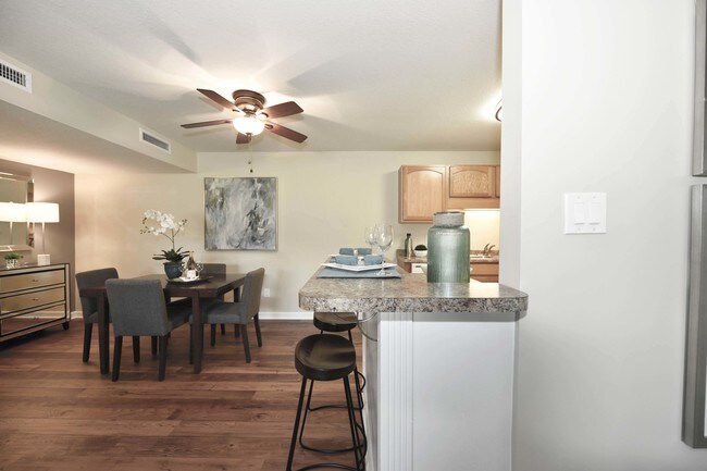 2 habitaciones, 1 baño, 1008 pies cuadrados, cocina/comedor - Views at Elm Grove