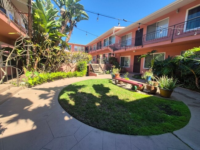 Foto del edificio - Charming One Bedroom, One Bath Unfurnished Apartment