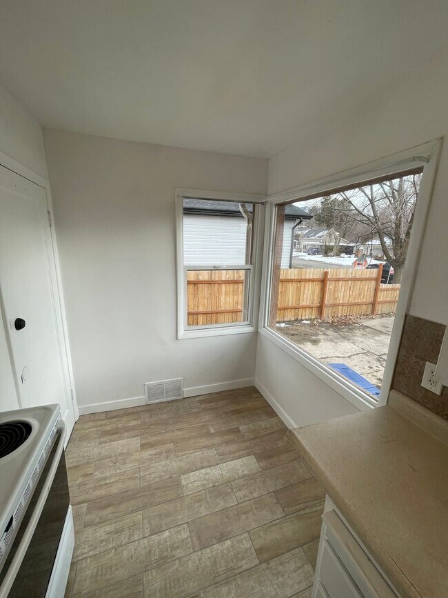 Foto del edificio - Newly remodeled Two Bedroom//$1250 month;