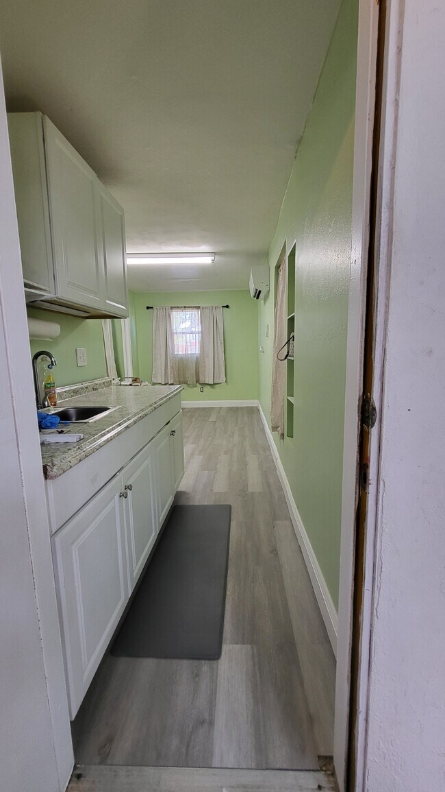 Building Photo - 1021 Caliph St