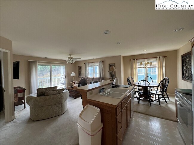 Foto del edificio - 155 Birkdale Ct