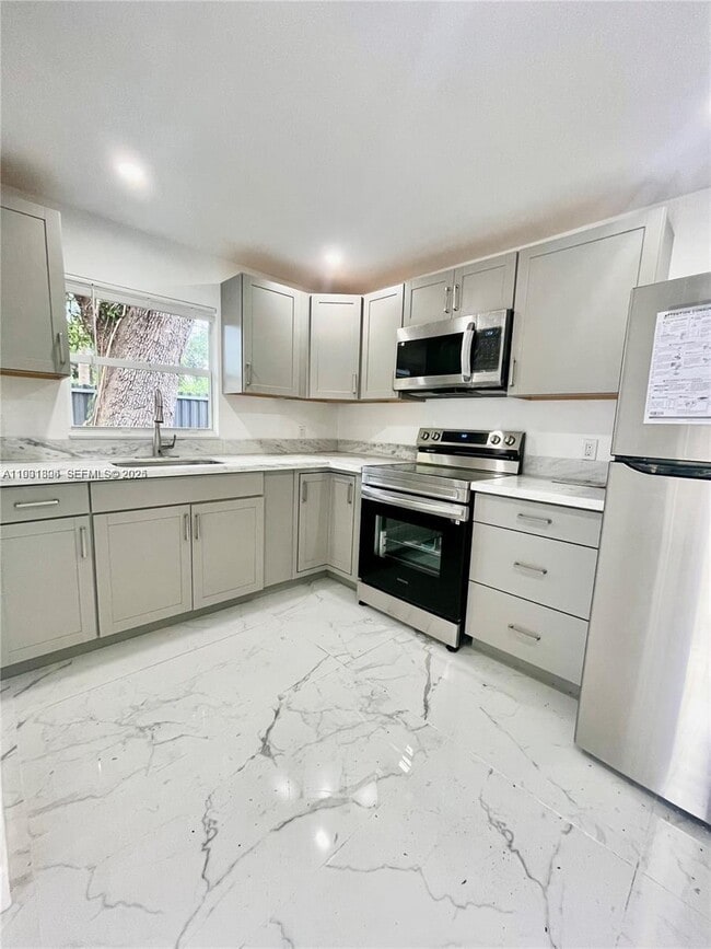 Foto del edificio - 18500 NE 1st Ct