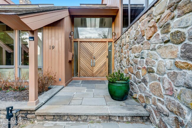 Foto del edificio - 19 Parker Ave