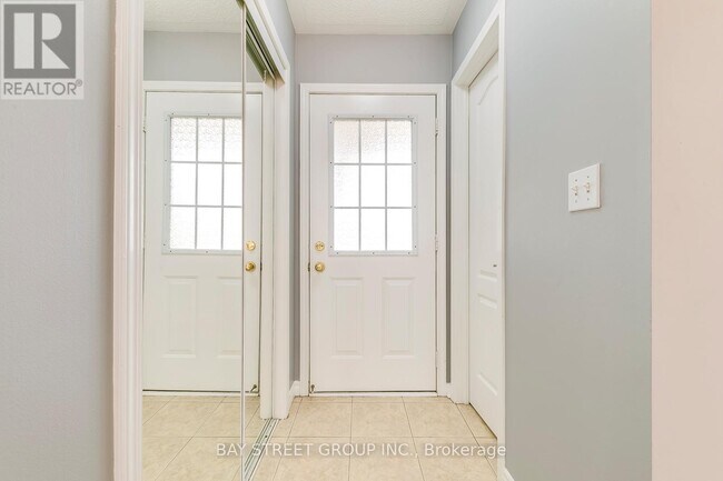 Photo du bâtiment - 1038 Barclay Cir