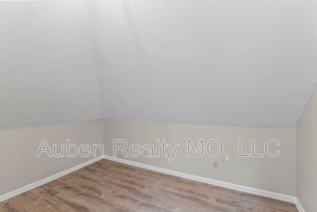 Building Photo - 803 E College St