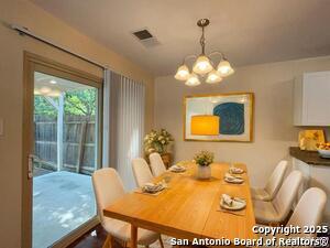 Foto del edificio - 6734 Honeyridge Ln