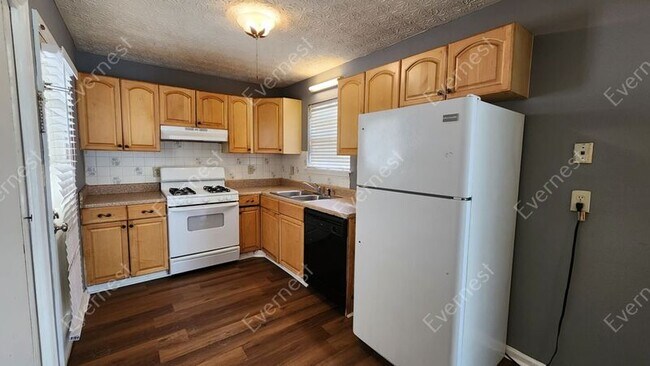 Building Photo - 2890 Valley View Dr