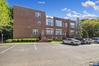 Building Photo - 32 Smith Ave