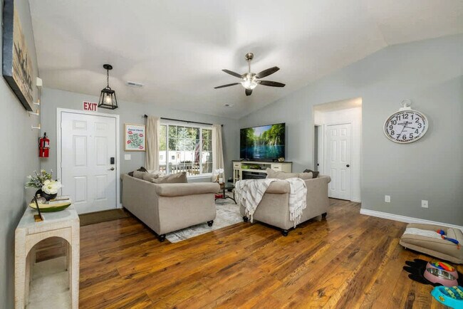Foto del edificio - 3310 Wedgewood Loop