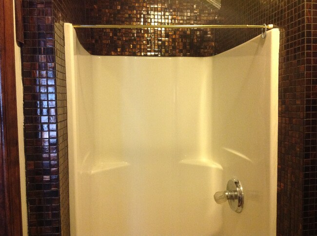 Foto del edificio - 1037 Reading Rd