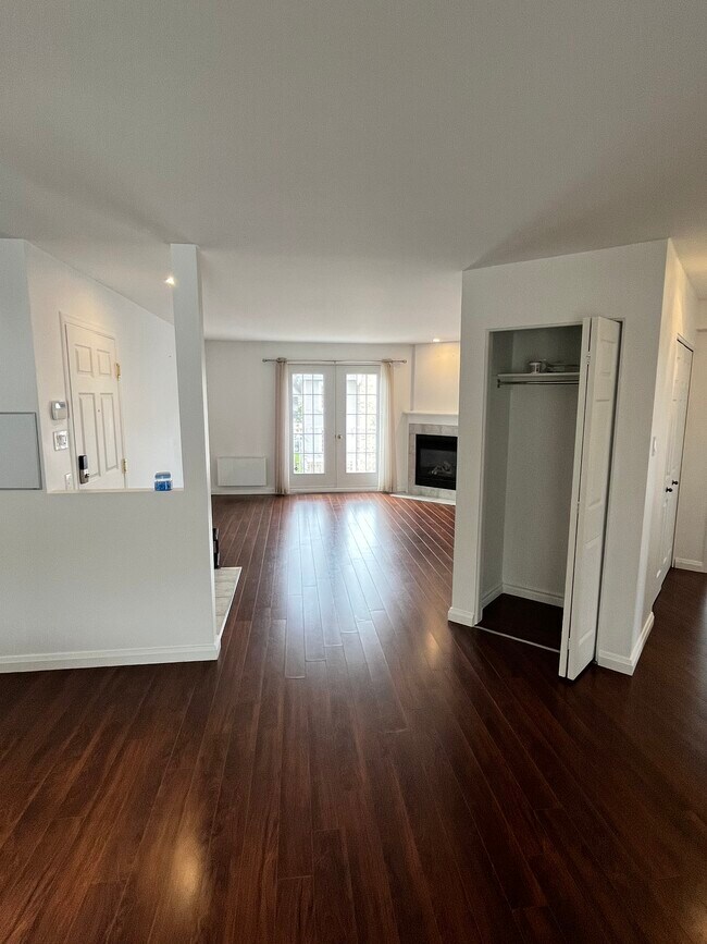 621 De La Brise Pl Unit 3, Mascouche, QC J7L 0B6 Condo for Rent in