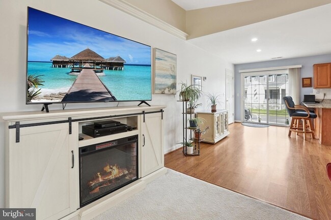 Building Photo - 6117 Riverview Dr