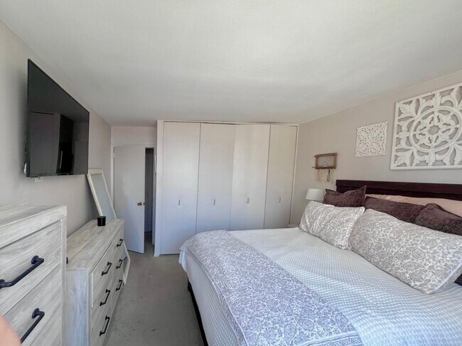 Foto del edificio - 70 W Burton Pl