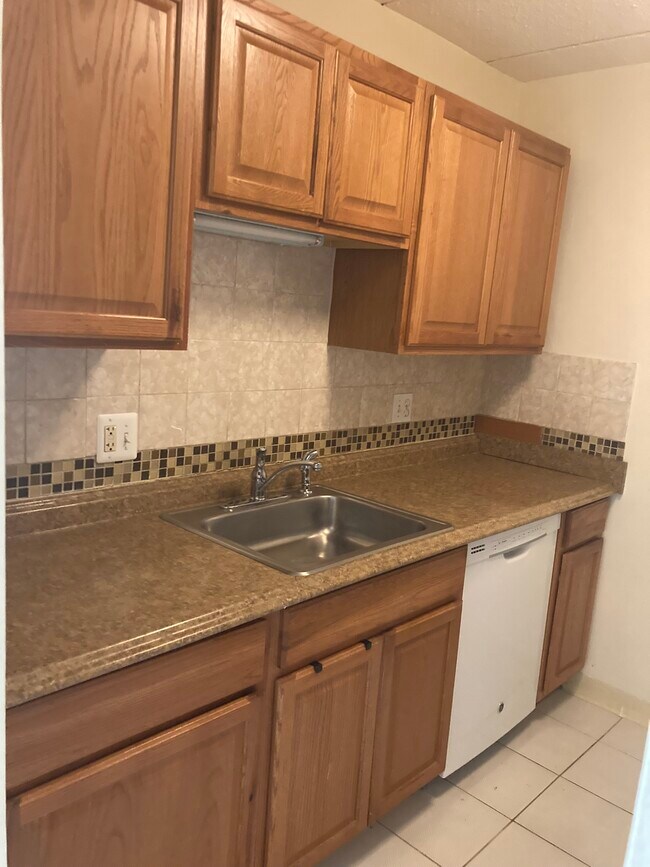 Building Photo - 16 Winter St