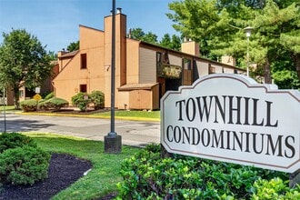 Building Photo - 101 Town Hill Condominium