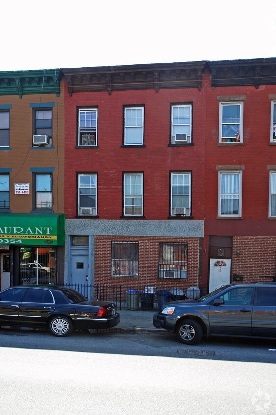 Building Photo - 553 4th Ave