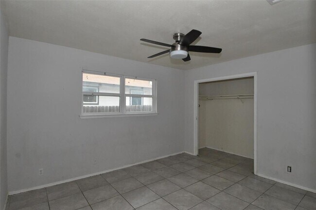 Foto del edificio - 9910 Brasher Dr