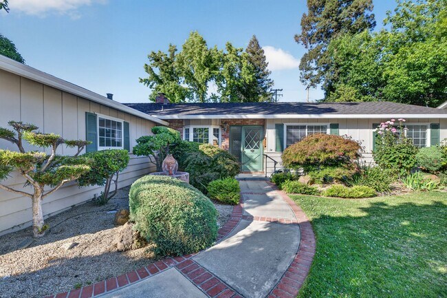 Foto del edificio - Single-Story Walnut Creek Home Near Top-Rated Schools, BART & Shopping