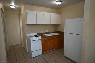 Building Photo - 3021 E Carey Ave