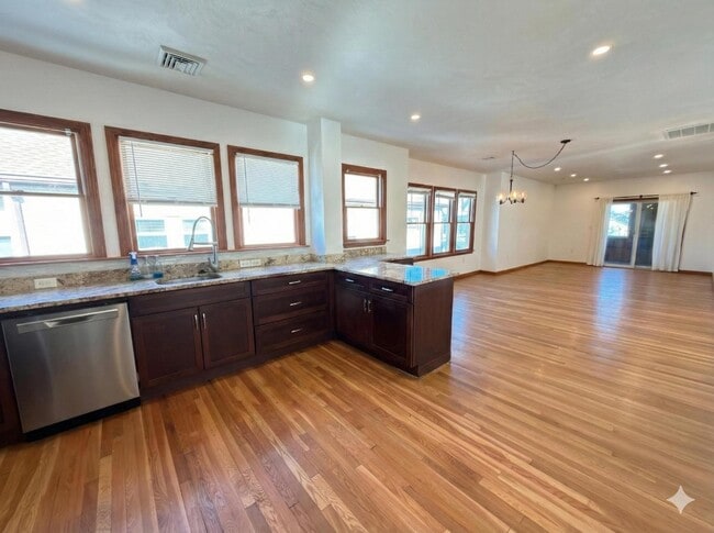 Building Photo - 36 Chipman St