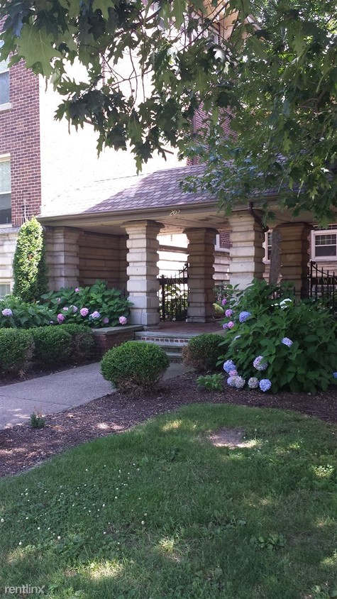 Primary Photo - 222 Twin Oaks Rd