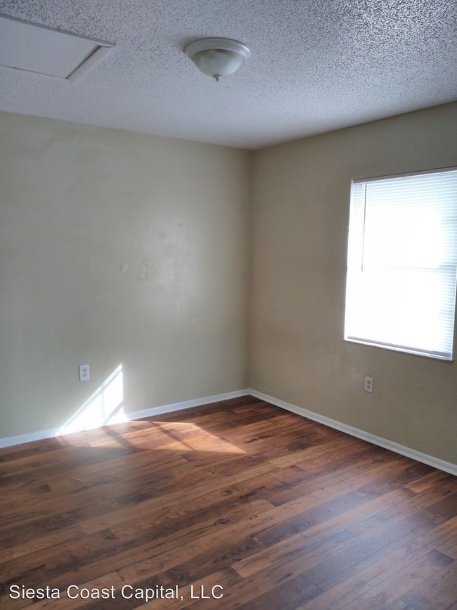 Building Photo - 2 br, 1 bath House - 6827 Porter Rd, Unit 6