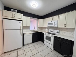 Building Photo - 4570 NW 18th Ave