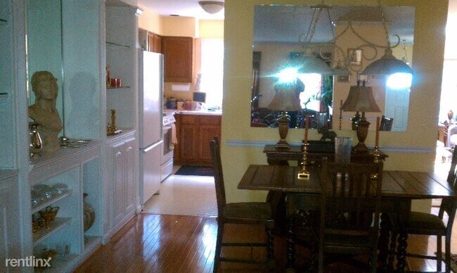 Building Photo - 4 br, 3.5 bath Townhome - 20945 Sandstone ...