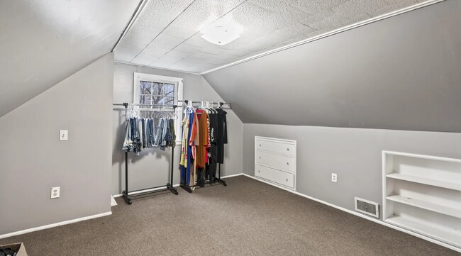 Building Photo - 1005 Spruce St