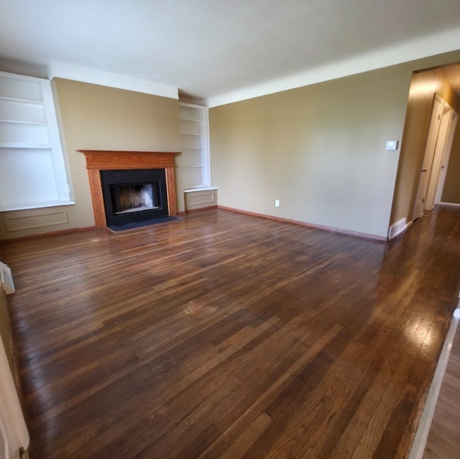 Building Photo - Single Family Home 3 beds 1 bath Available...