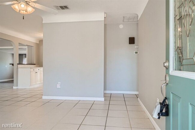 Building Photo - 2 br, 1 bath House - 4813 Lake Charles Dri...