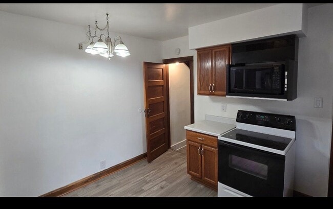 Building Photo - 825 Negley Ave