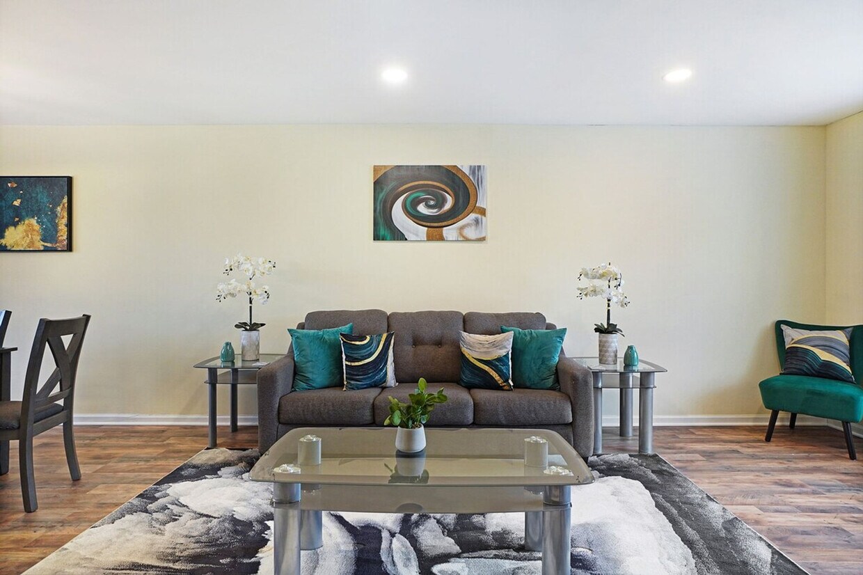 Foto principal - 303 Danbury Dr
