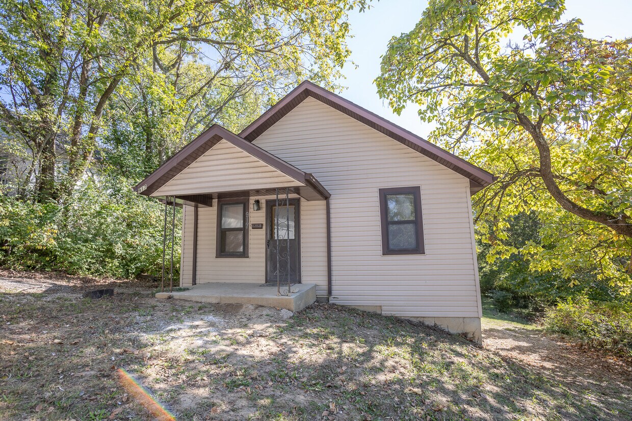 Primary Photo - 917 Harding St