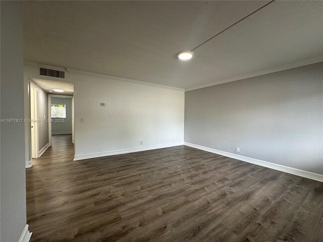 Building Photo - 1400 NE 56th St