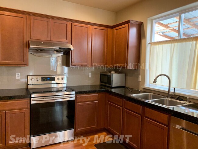 Foto del edificio - A well condition single house with NEW Carpet located on SE Portland.