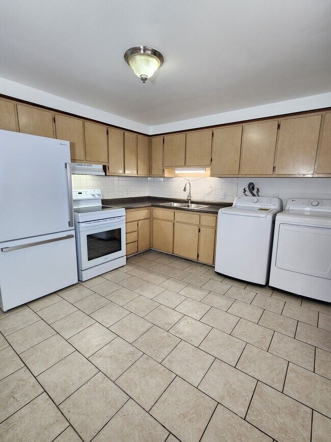 Building Photo - 78th Ave