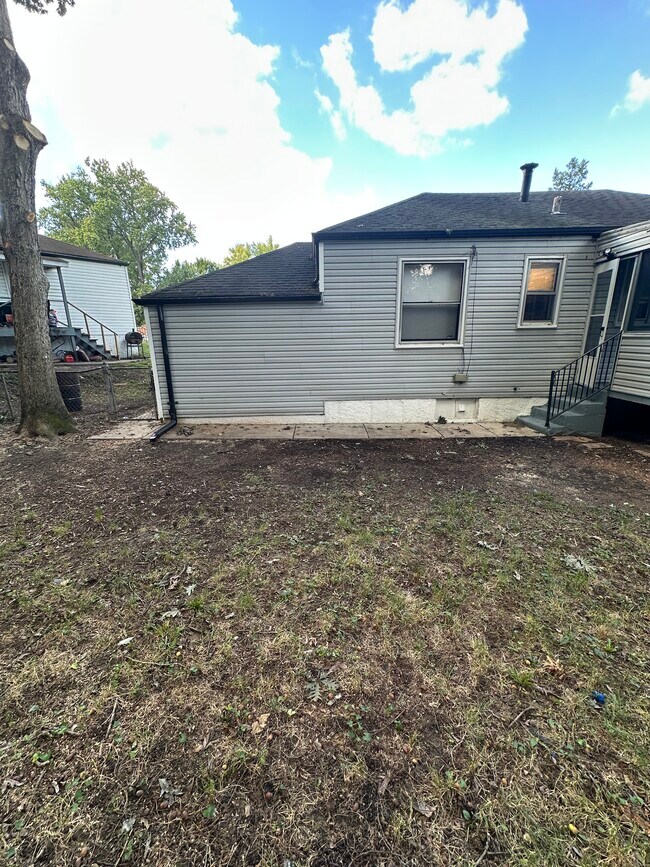 Foto del edificio - 7405 Sharon Dr