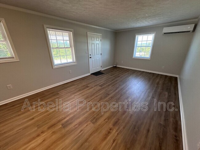 Building Photo - 268 Brookside Dr