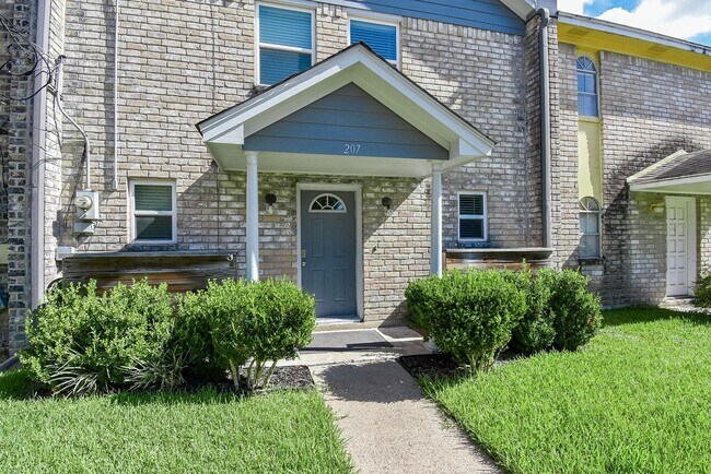 Building Photo - 207 Granberry St
