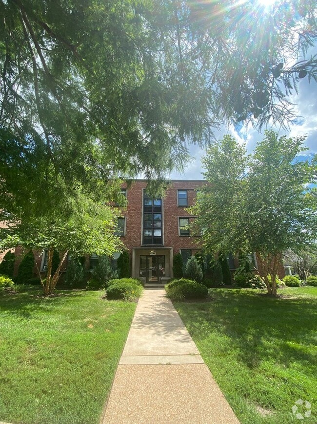 Building Photo - 6244 Oakland Ave