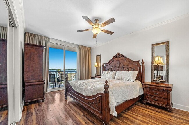 Foto del edificio - 1524 W Beach Blvd